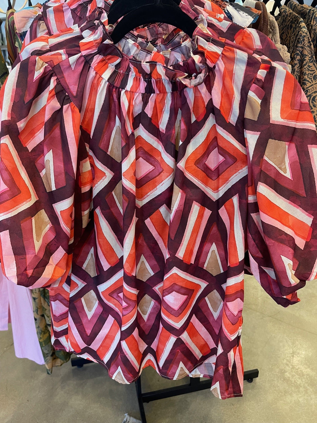 RED/ORANGE PUFF SLEEVE PATTERNED TOP